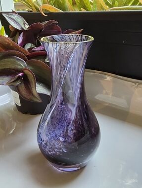 Vintage Caithness Purple/Lilac Swirl Bud Vase 5". 1990
